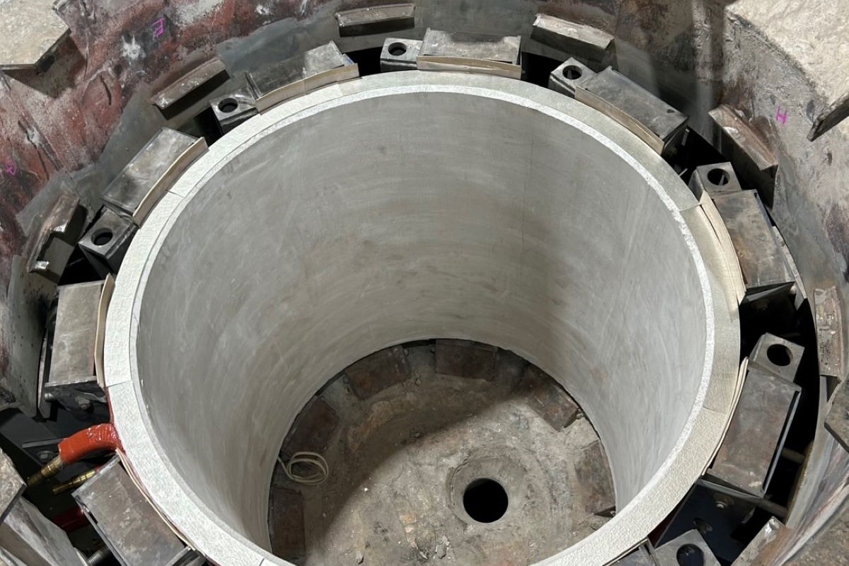 トラフト|電気炉用コイル交換工事